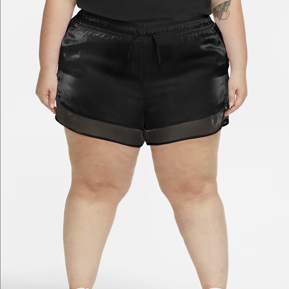 Nike Air Women's Shorts - Picture 3 of 6